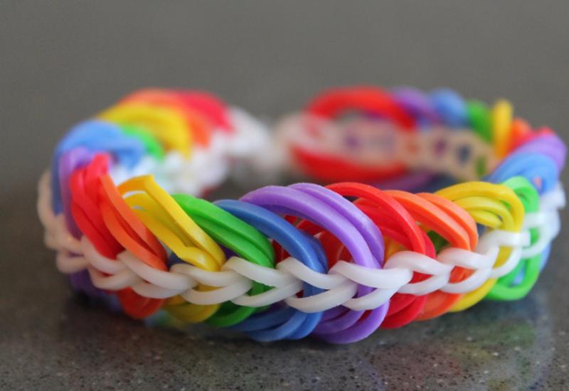 How to weave a bracelet from rubber bands