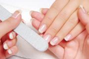 Can pregnant women paint their nails and apply shellac?